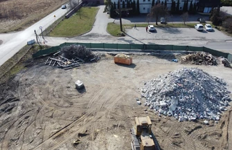 Ostatnie godziny pomnika w Polichnie. Czy pamięć odchodzi po cichu