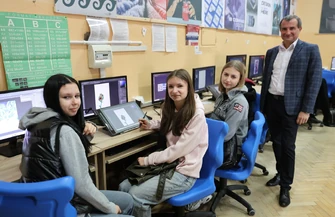 Krakówka otwarta dla kreatywnych pokazy mody nowoczesne pracownie i praktyki za granicą