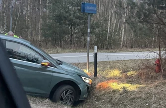Groźny wypadek na Broniewskiego w Piotrkowie Trybunalskim. Dwie 14-latki jechały hulajnogą bez kasków przestraszyły się i upadły