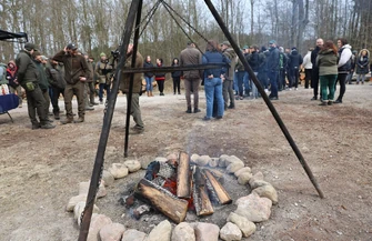Wspólne sadzenie lasu z Nadleśnictwem Piotrków Las potrzebuje równowagi pokoleń