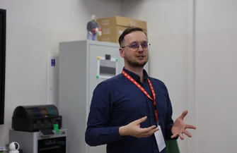 Nowoczesne pracownie i robot witający uczniów. Dni otwarte w TEB Edukacja w Piotrkowie