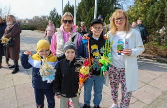 Niedziela Palmowa 2026 w Piotrkowie Trybunalskim. Procesja z Jezusem na osiołku i apostołami przeszła ulicami miasta