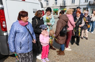 Niedziela Palmowa 2026 w Piotrkowie Trybunalskim. Procesja z Jezusem na osiołku i apostołami przeszła ulicami miasta