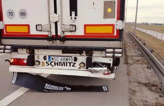 Zderzenie busa kurierskiego z ciężarówką na S8. Utrudnienia w kierunku Katowic