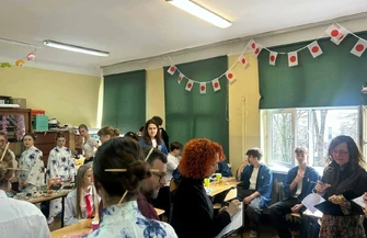 Wiosna i języki świata w 3 LO. Uczniowie zachwycili kreatywnością