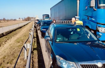 Zderzenie trzech aut na S8 w Studziankach. Jedna osoba poszkodowana