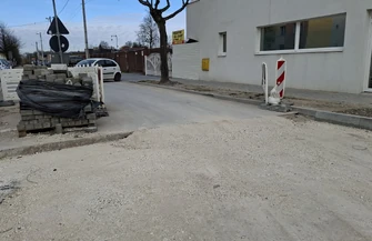 Uwaga kierowcy Ruszyły prace bitumiczne na rondzie ks. Pecolta