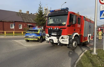 Płonął budynek przy Przedborskiej. Ogień strawił poddasze i część dachu