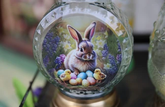 Wielkanocna pamięć o bliskich. Cmentarze w Piotrkowie pełne kolorów