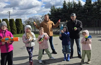 Strażacki śmigus-dyngus z misją pomocy. Akcja Gasimy dla Ryśka w Przygłowie i Włodzimierzowie