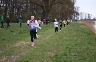 Uczniowie rywalizowali w mistrzostwach powiatu w biegach przełajowych w Wolborzu