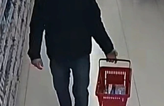 Kradli w Piotrkowie i Sulejowie. Czy rozpoznajesz tych mężczyzn