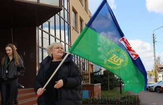 Pracownicy ZUS w Piotrkowie wsparli protest w Warszawie. "Chcemy godnej płacy"