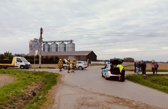 Groźny wypadek w Kamocinku w gminie Grabica. Kierujący Fordem nie zatrzymał się na stopie