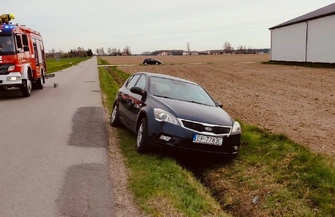 Groźny wypadek w Kamocinku w gminie Grabica. Kierujący Fordem nie zatrzymał się na stopie