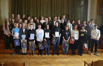 Licealiści nagrodzeni za sukcesy w olimpiadach