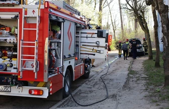 Auto stanęło w ogniu na Broniewskiego