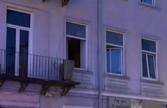 Groźny pożar kamienicy przy ul. POW w Piotrkowie. Jedna osoba w szpitalu mieszkańcy noc spędzą w lokalach zastępczych