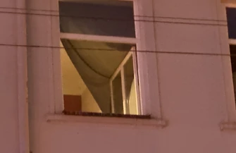 Groźny pożar kamienicy przy ul. POW w Piotrkowie. Jedna osoba w szpitalu mieszkańcy noc spędzą w lokalach zastępczych