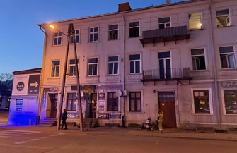 Groźny pożar kamienicy przy ul. POW w Piotrkowie. Jedna osoba w szpitalu mieszkańcy noc spędzą w lokalach zastępczych