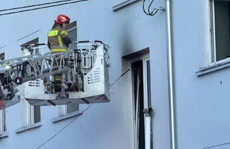 Kobieta ranna w pożarze kamienicy przy POW. Mieszkańcy bez dachu nad głową