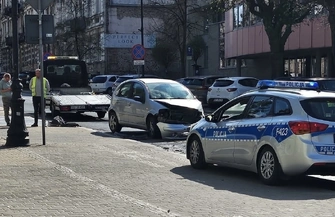 Dwa auta zderzyły się przy MOK-u