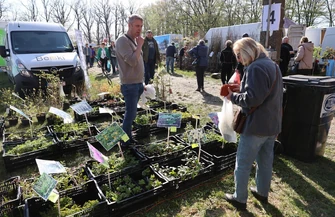 Na terenie Zamku w Bykach trwają XIX Piotrkowskie Targi Ogrodnicze Pamiętajmy o ogrodach - jedno z największych wiosennych wydarzeń w regionie.