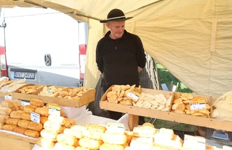 Na terenie Zamku w Bykach trwają XIX Piotrkowskie Targi Ogrodnicze Pamiętajmy o ogrodach - jedno z największych wiosennych wydarzeń w regionie.