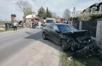 Wypadek w Biskupiej Woli gm. Czarnocin pod Piotrkowem Trybunalskim. W zderzeniu dwóch aut 4 osoby ranne 12-latek w stanie ciężkim