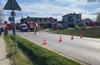 Wypadek w Biskupiej Woli gm. Czarnocin pod Piotrkowem Trybunalskim. W zderzeniu dwóch aut 4 osoby ranne 12-latek w stanie ciężkim