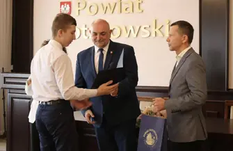 Stypendia Starosty Powiatu Piotrkowskiego dla najwybitniejszych uczniów przyznane