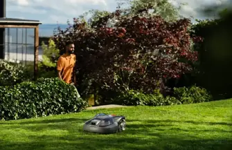 Nowe modele robotów koszących już w Piotrkowie