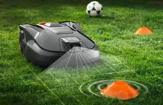 Nowe modele robotów koszących już w Piotrkowie