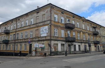 „Kamienica grozy” w Piotrkowie? Mieszkańcy alarmują o strachu, pożarze i agresji