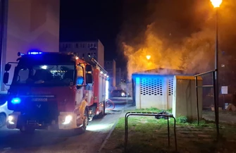 Pożar wiaty śmietnikowej na osiedlu przy ul. Wysokiej