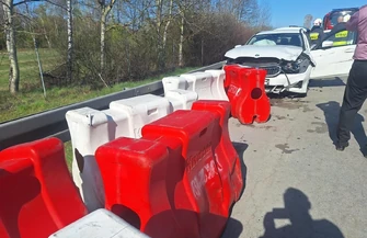 Kolizja na S8. Droga całkowicie zablokowana wyznaczono objazdy