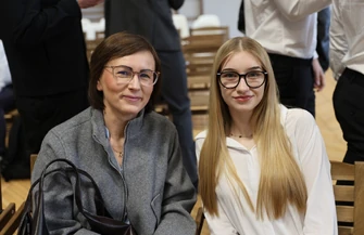 Ostatni dzwonek i powrót za kilka dni. Maturzyści II LO zakończyli rok szkolny