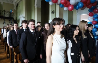 Uroczyste zakończenie roku szkolnego maturzystów w I Liceum Ogólnokształcącym im. Bolesława Chrobrego w Piotrkowie Trybunalskim