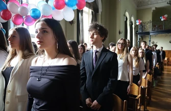 Uroczyste zakończenie roku szkolnego maturzystów w I Liceum Ogólnokształcącym im. Bolesława Chrobrego w Piotrkowie Trybunalskim