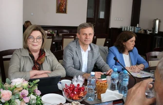 Powiat inwestuje w drogi i wzmacnia współpracę z gminami