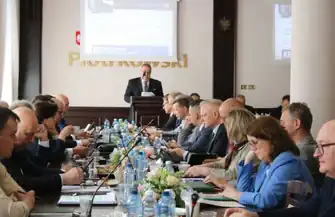 Powiat inwestuje w drogi i wzmacnia współpracę z gminami