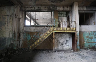 Przemysłowy kolos w ruinie. Huta Kara niszczeje na oczach mieszkańców