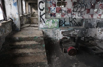 Przemysłowy kolos w ruinie. Huta Kara niszczeje na oczach mieszkańców