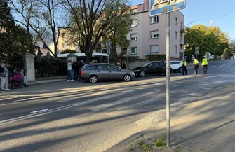 Zderzenie dwóch aut na skrzyżowaniu Jerozolimskiej i Zamkowej. Duże utrudnienia
