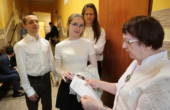 Matura 2026 w III LO w Piotrkowie. Rozpoczęły się kolejne zmagania maturzystów. Dziś zmierzyli się z królową nauk