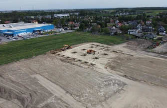 Piotrków Trybunalski ruszyła budowa parku handlowego przy Al. Sikorskiego obok Castoramy. Powstanie tam m.in. Agata Meble i restauracja drive-through.