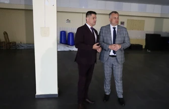 Nowoczesna mediateka zamiast domu handlowego. Wielka inwestycja w Kamieńsku (FILM)