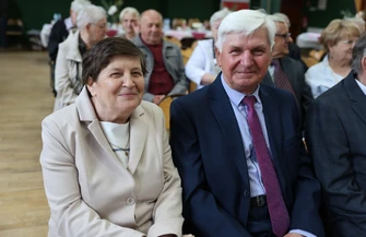 Wzruszająca uroczystość w gminie Moszczenica. Jubilaci świętowali 50 lat małżeństwa i odebrali prezydenckie odznaczenia