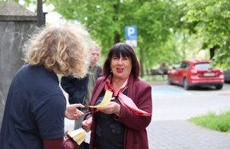 Piknik wojskowy w Muzeum w Piotrkowie. Grochówka zabytkowe pojazdy i strzelnica z okazji Dnia Zwycięstwa