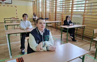 W Piotrkowie rozpoczęły się egzaminy ósmoklasisty. Sprawdziliśmy jakie były nastroje przed rozpoczęciem